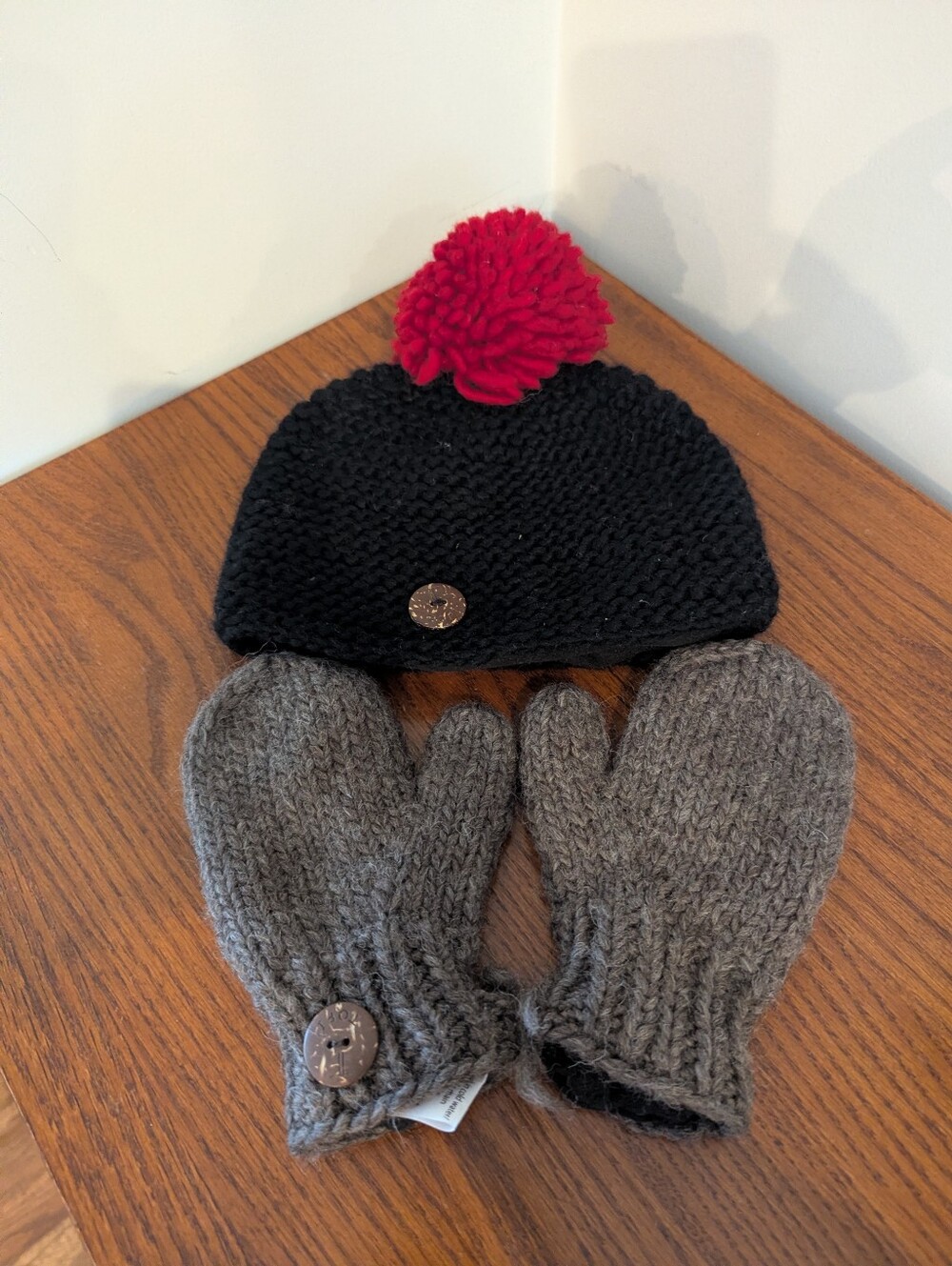 Delux Wool Black Knit Hat with Red Pom & Knit Mitts Fleece Lined Toddler 2-4 New